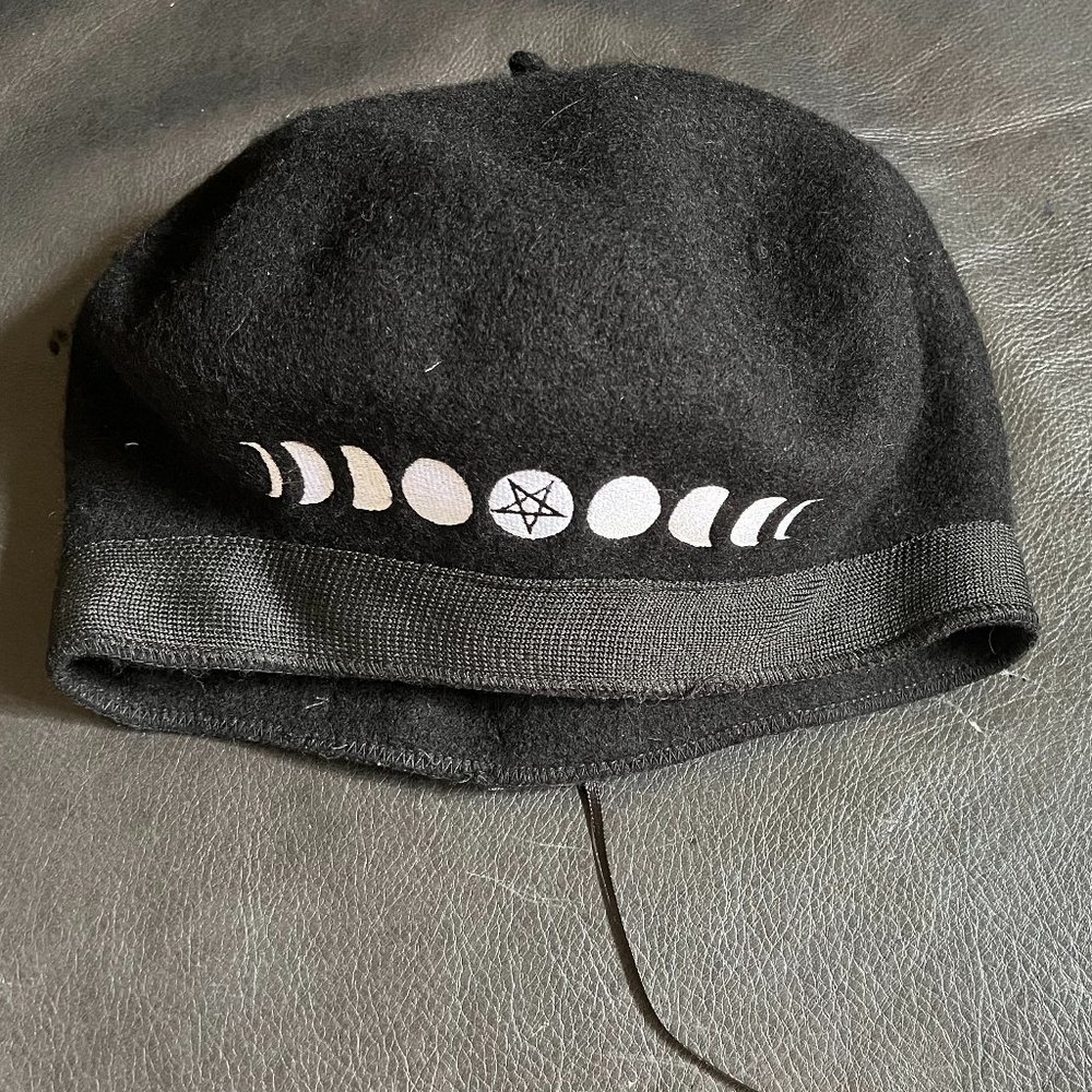 Disturbia Moon Phase Beret